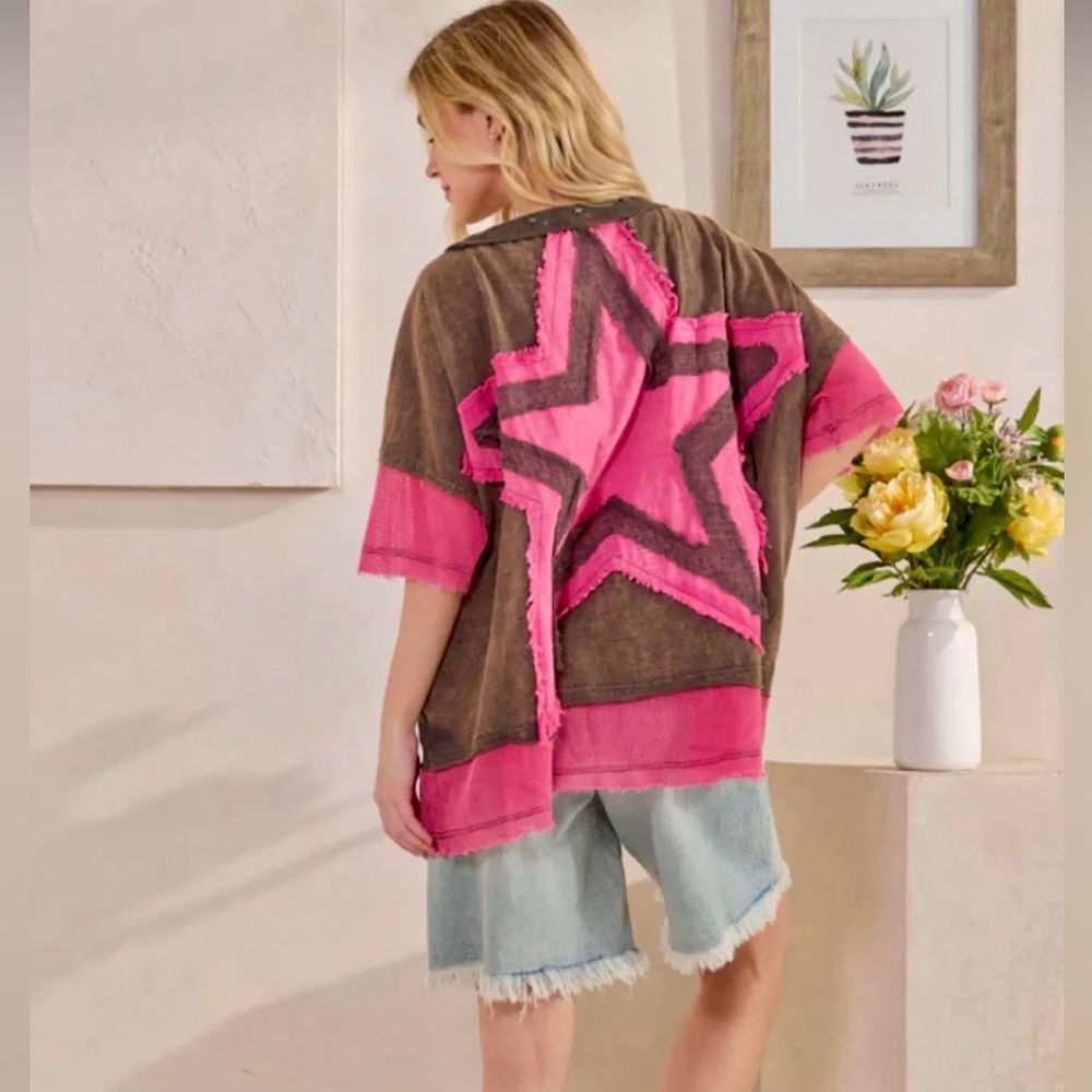 Oli & Hali star patchwork Brown Hot Pink Star-Back Short Sleeve Top studded
